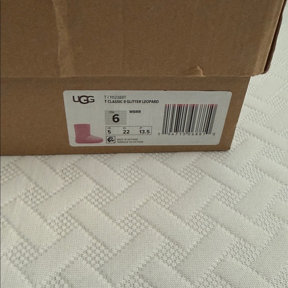UGG Classic Glitter Leopard Boots - Pink - Picture 3 of 5